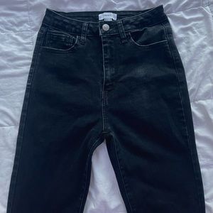 Forever 21 Skinny black jeans. Woman 25